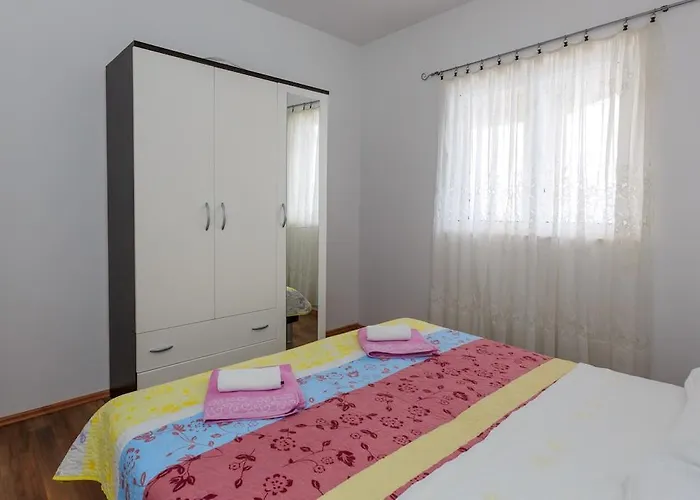 Rogulj רוגוזניצה