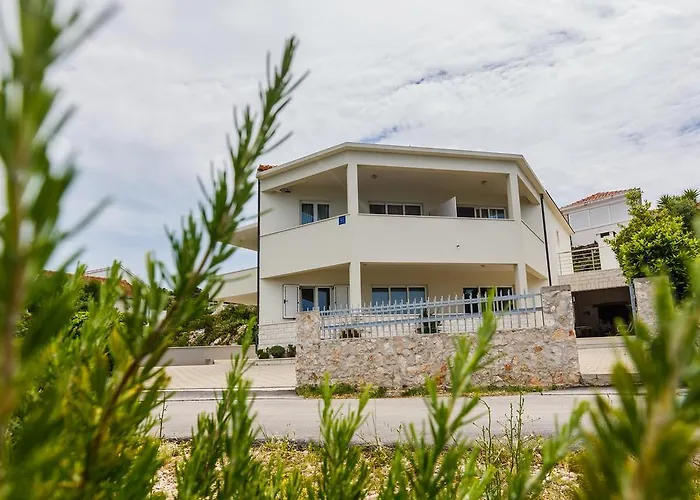 Rogulj רוגוזניצה