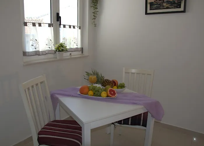 Rogulj רוגוזניצה